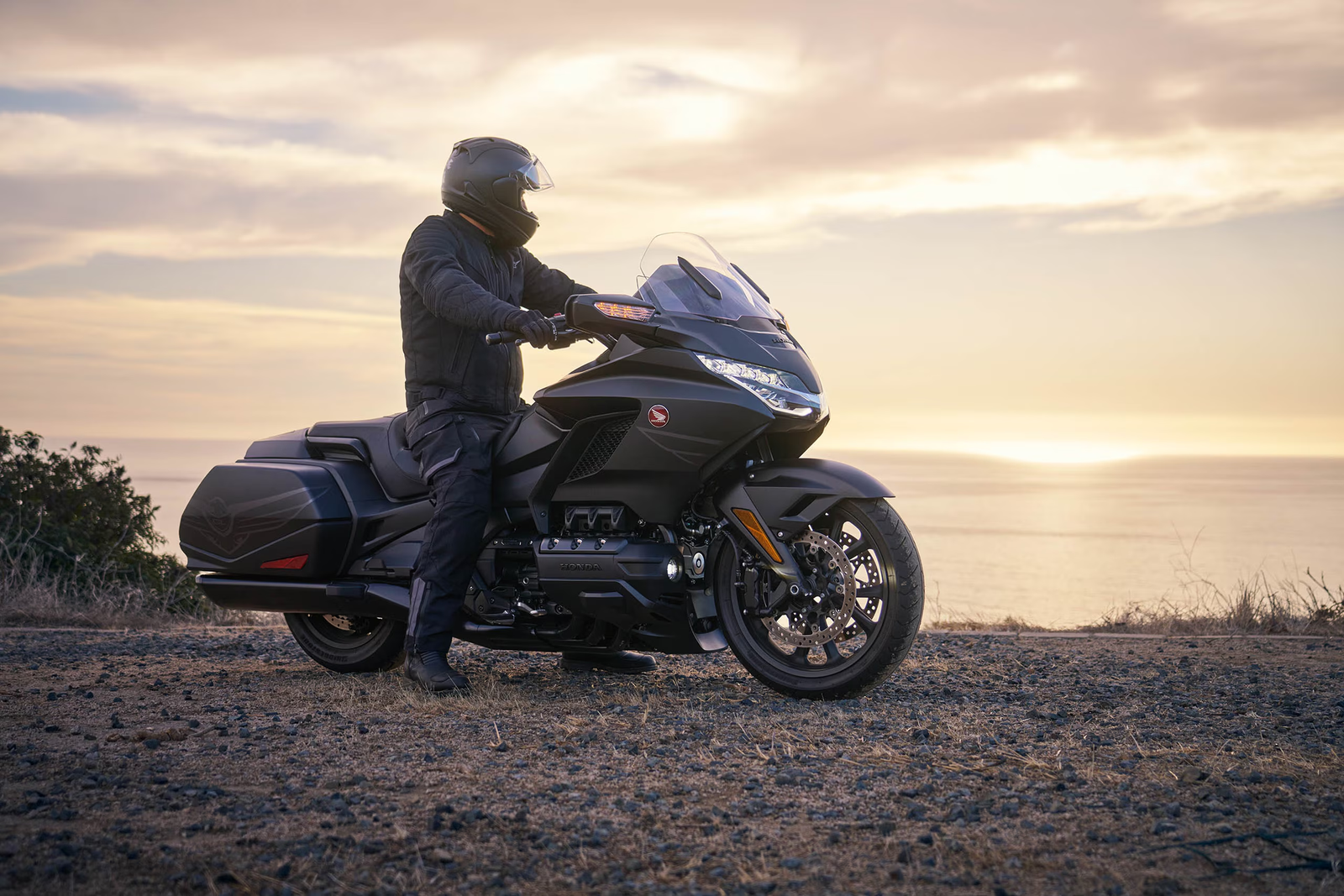 2025 Honda Gold Wing Review: A Comfortable and Smart Touring Bike