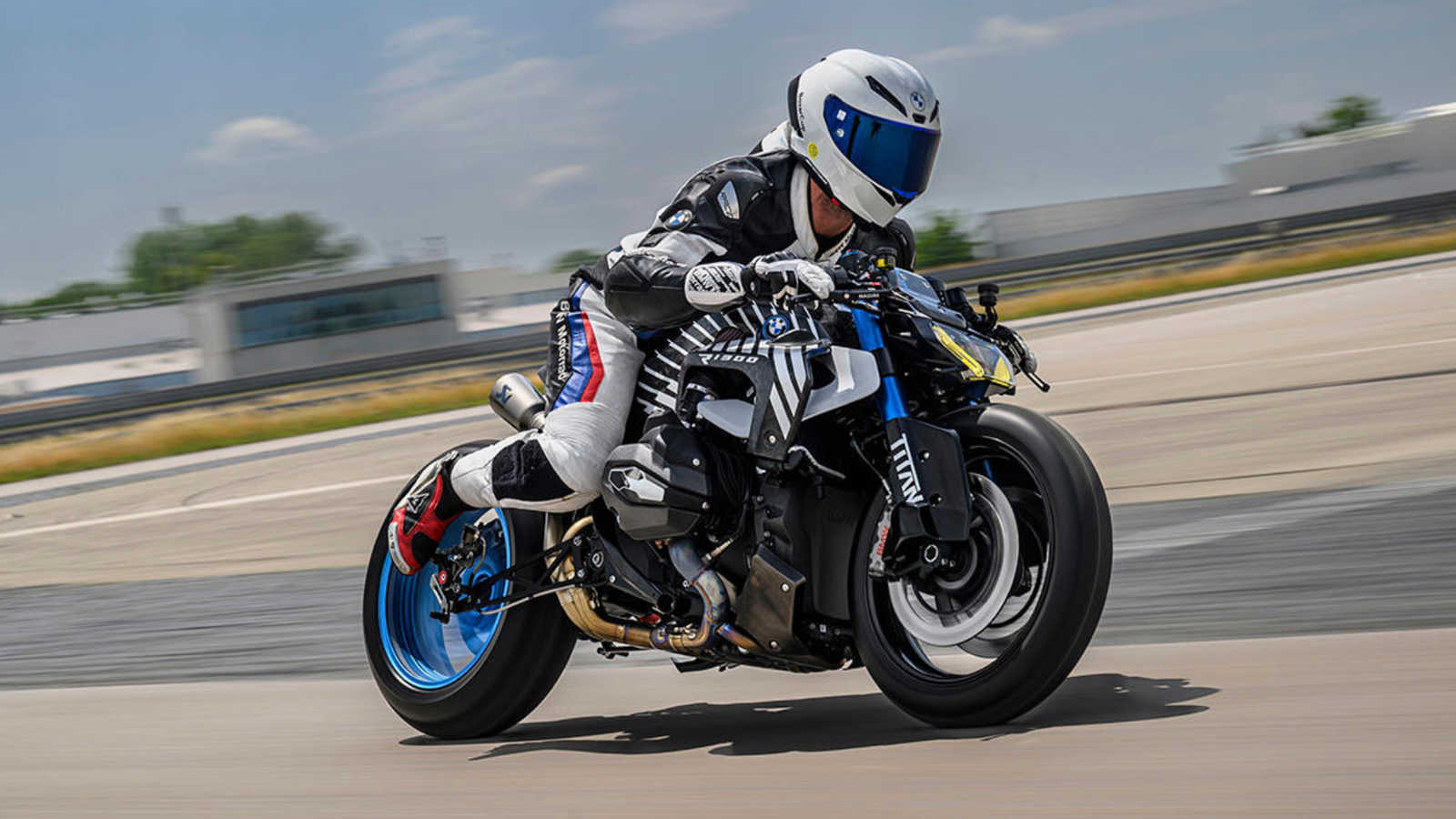BMW R 1300 R "Titan" – Nitrous-Powered Superbike Concept Rocks the Road