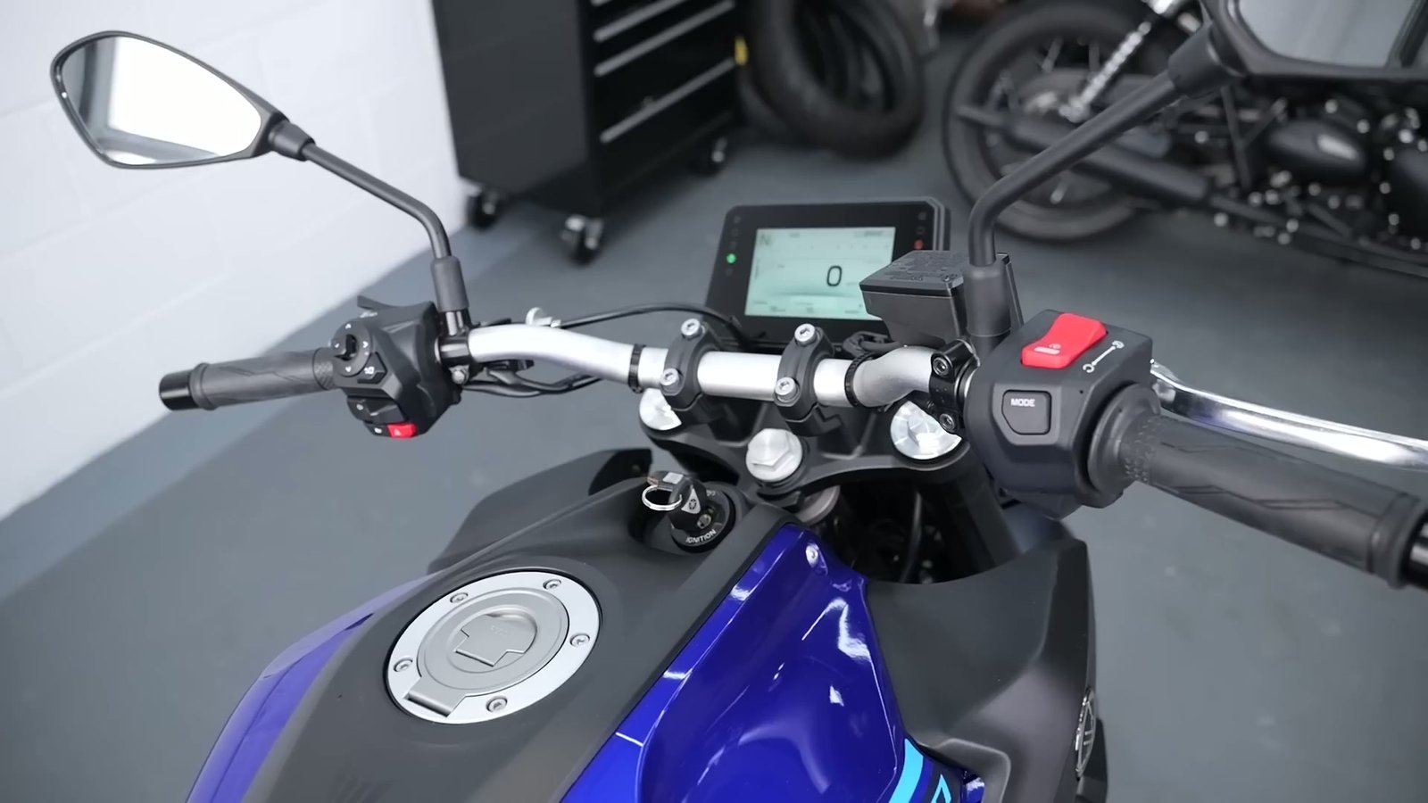 Overview of the Yamaha M07's stylish exterior, showcasing its modern aesthetics and branding.