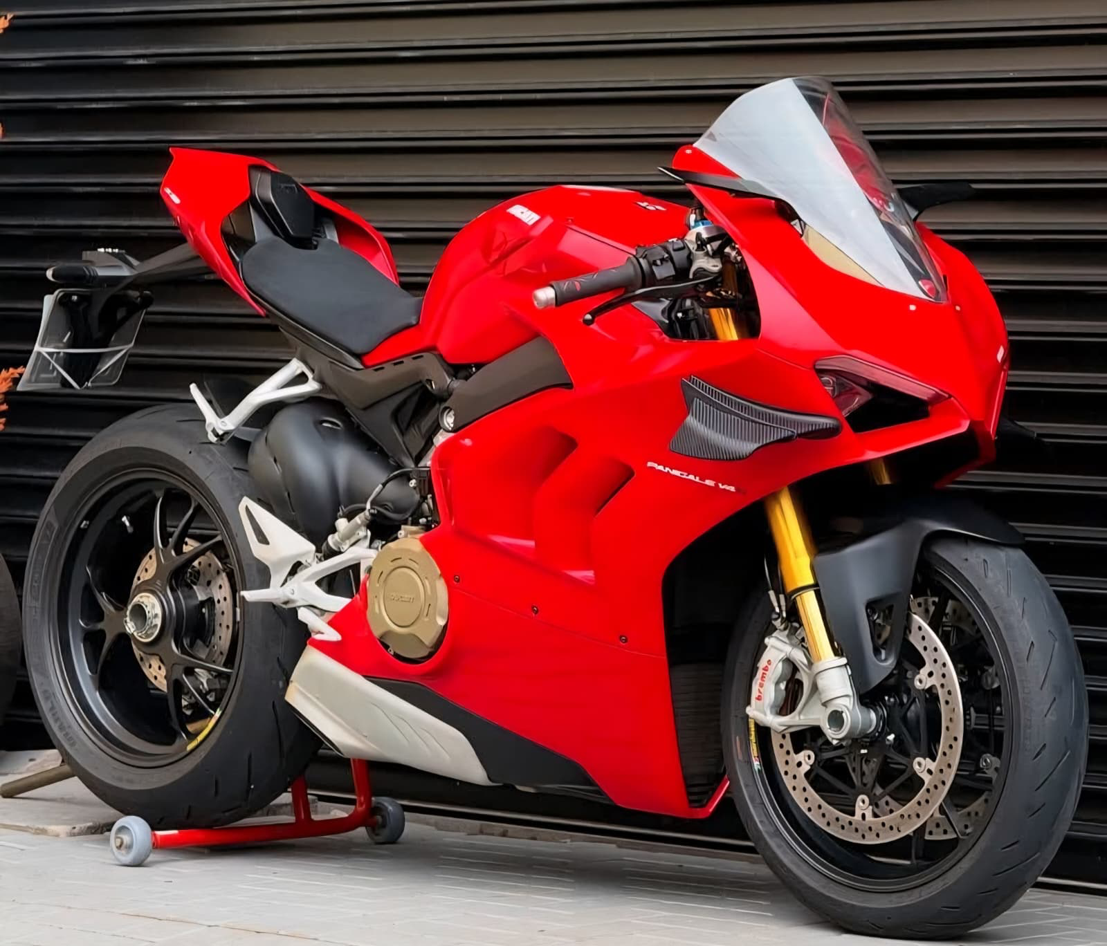 2025 Ducati Panigale V4S Review Performance In