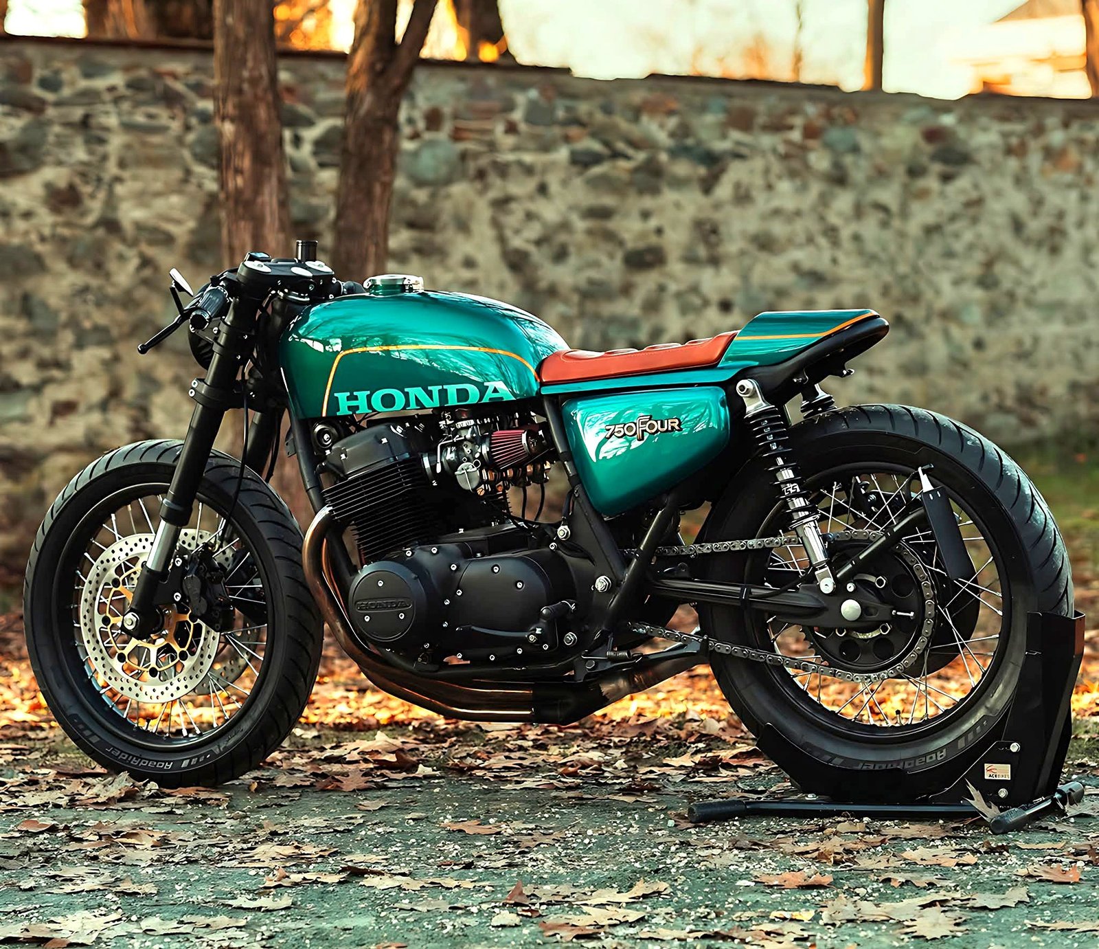 Exploring the 1978 Honda CB750 Four