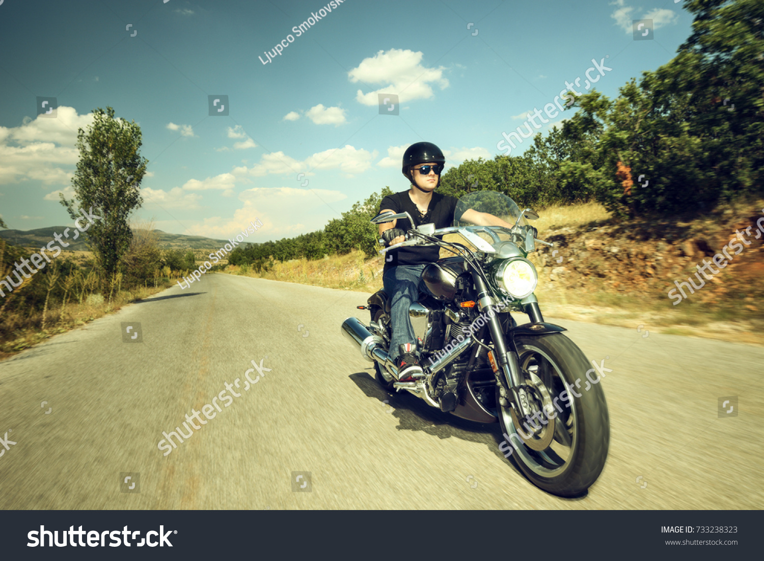 5 Essential Tips for Riding Your Motorcycle in Strong Winds