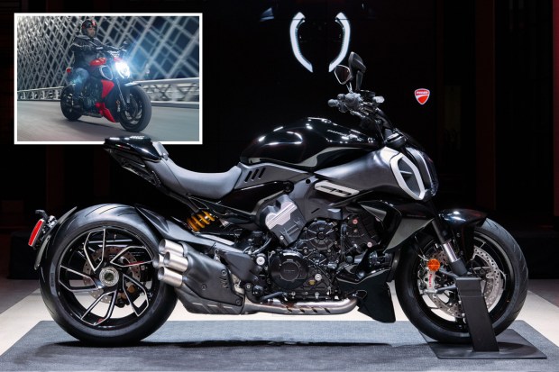 Triumph Bonneville Bobber Black showing single-sided swingarm and floating seat