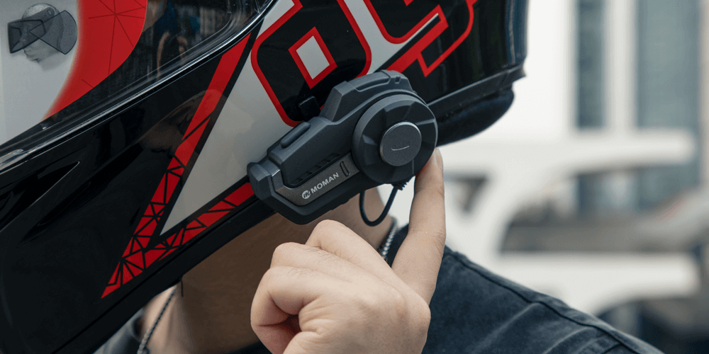 Hero image showing a rider with a helmet intercom system