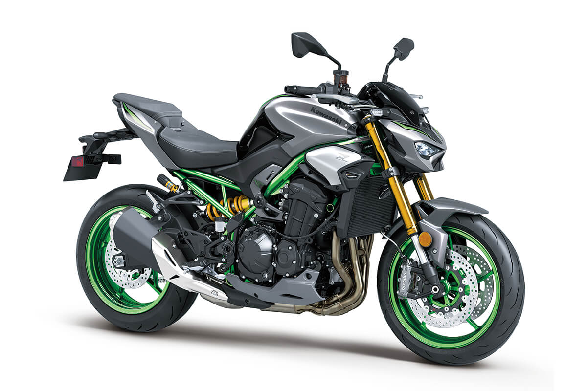 Kawasaki Z900 SE on road or studio