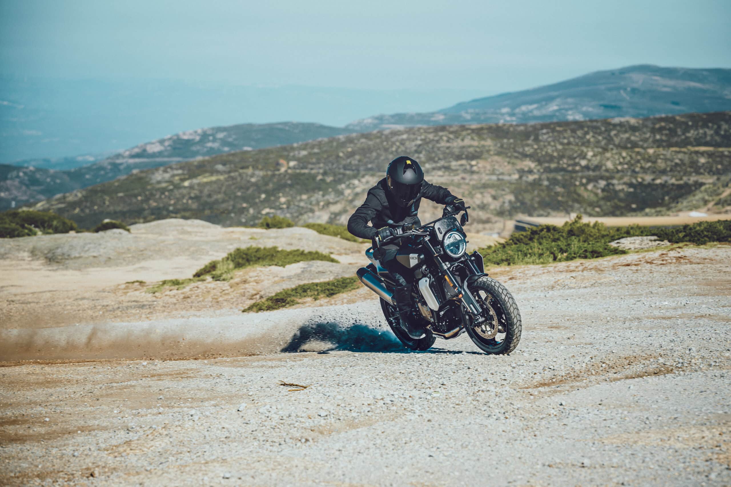 Svartpilen 801 in scrambler action on trail