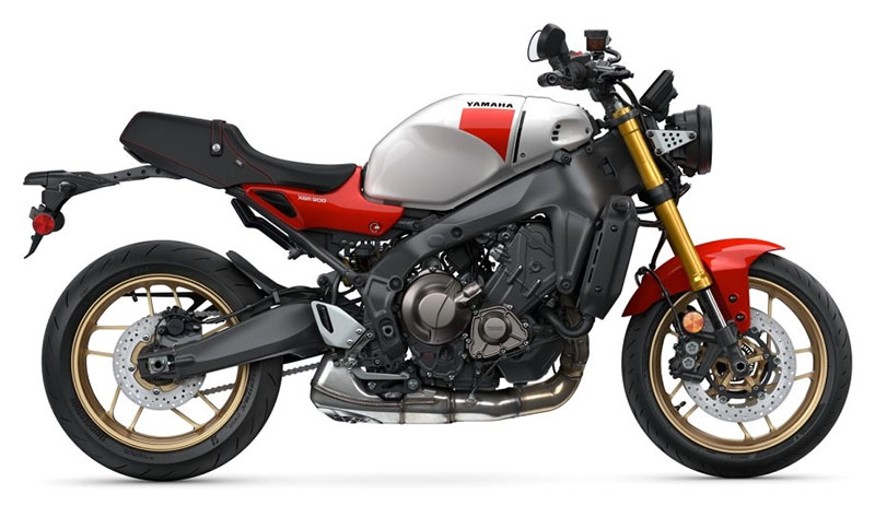 Tracer 9 GT+ on a touring road, showcasing its sport tourer character