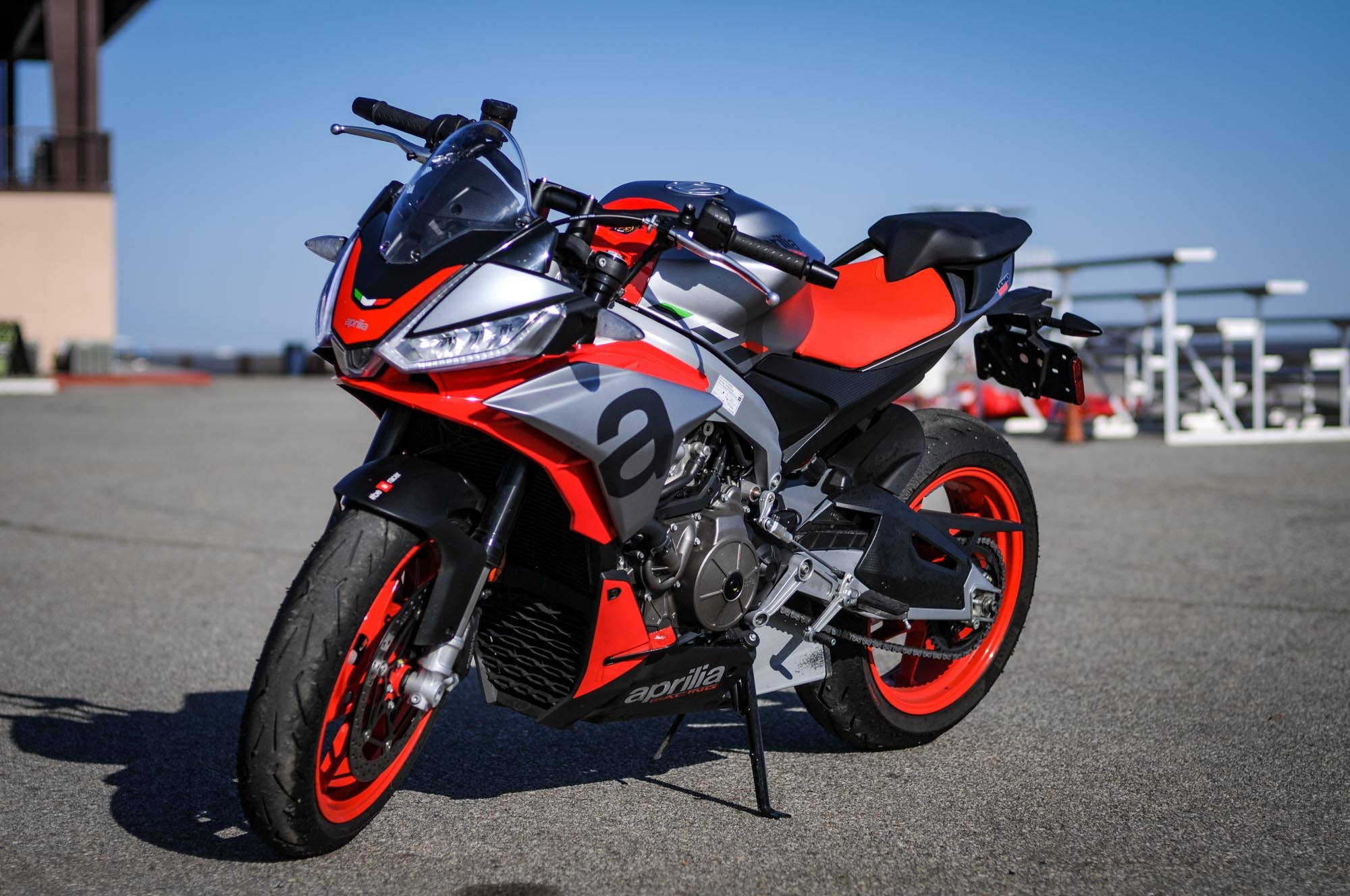 Aprilia Tuono 660 in urban environment or tight road