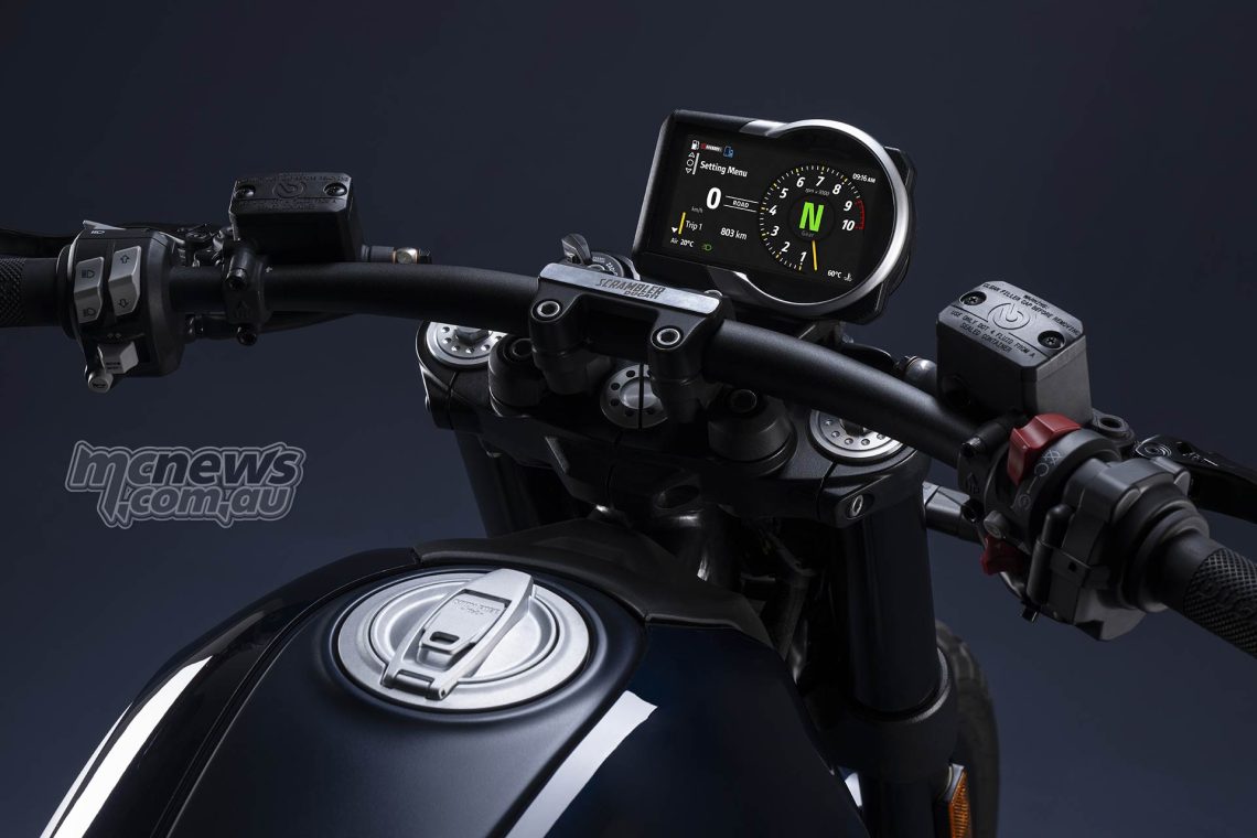 Rider's eye view of the TFT color display and handlebar setup
