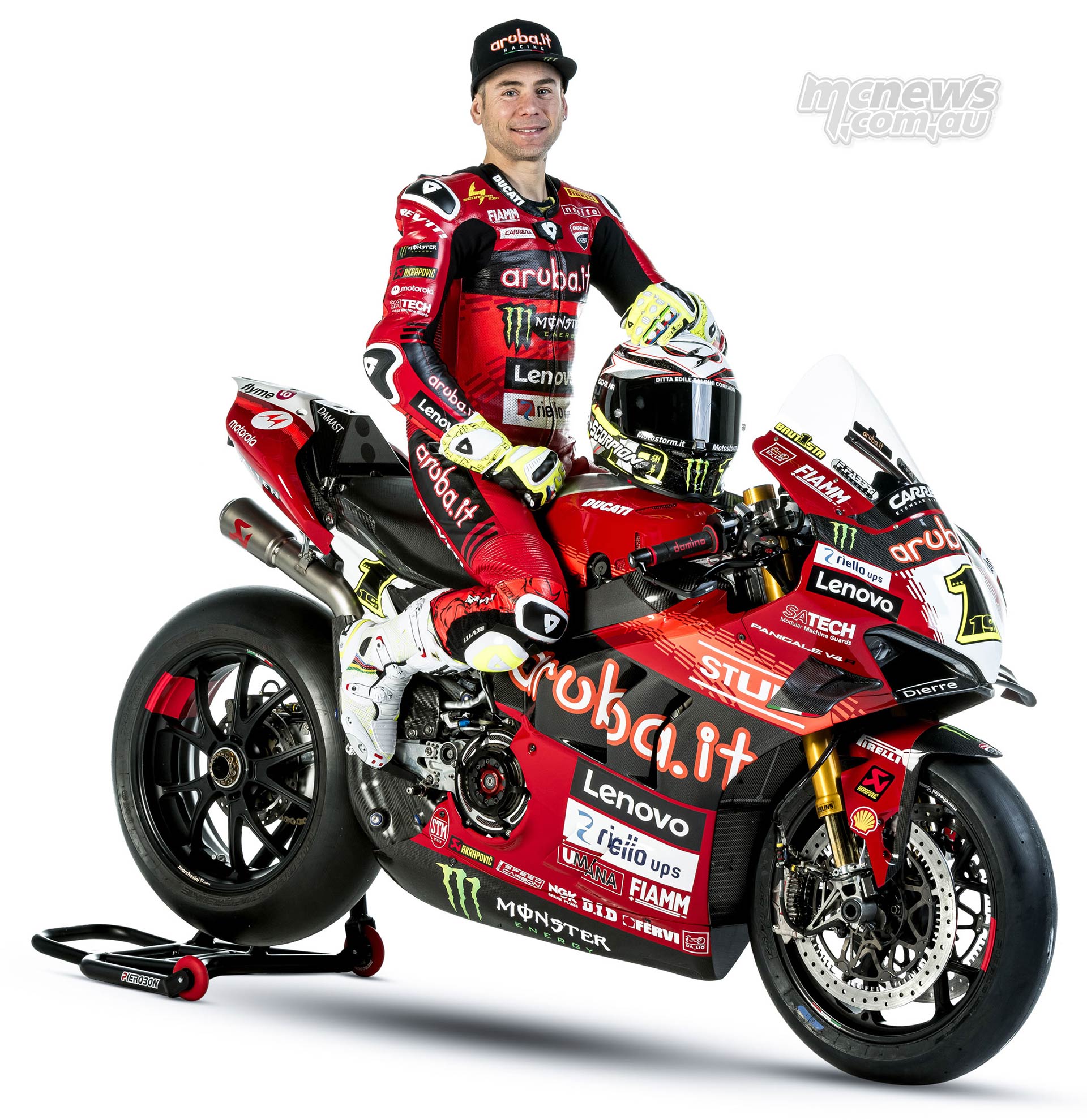 Álvaro Bautista on the Aruba.it Ducati Panigale V4 R in race action
