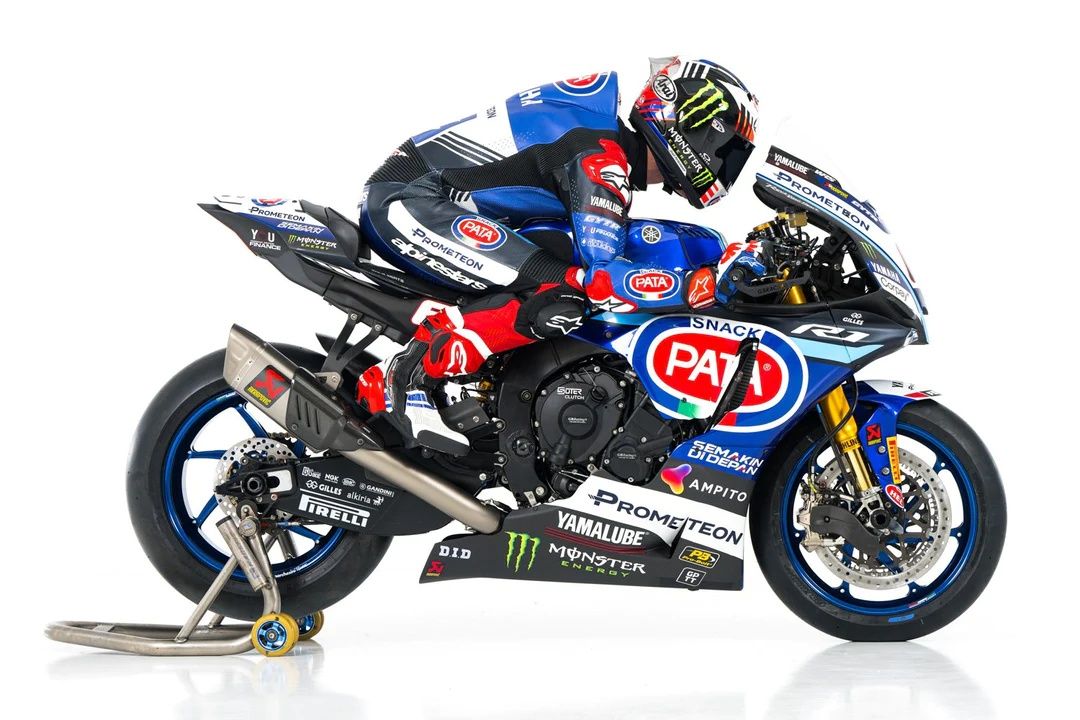 Jonathan Rea on the Yamaha YZF-R1 during race action