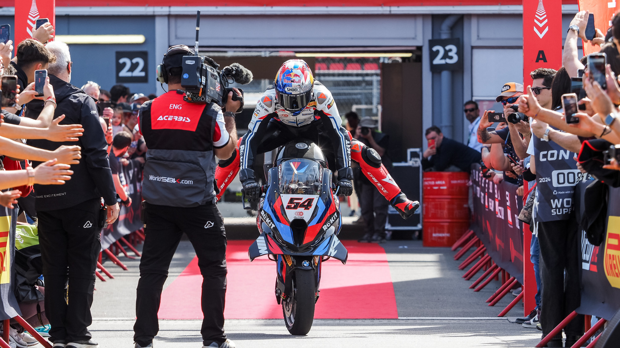 Riders on the grid during Superpole qualifying session