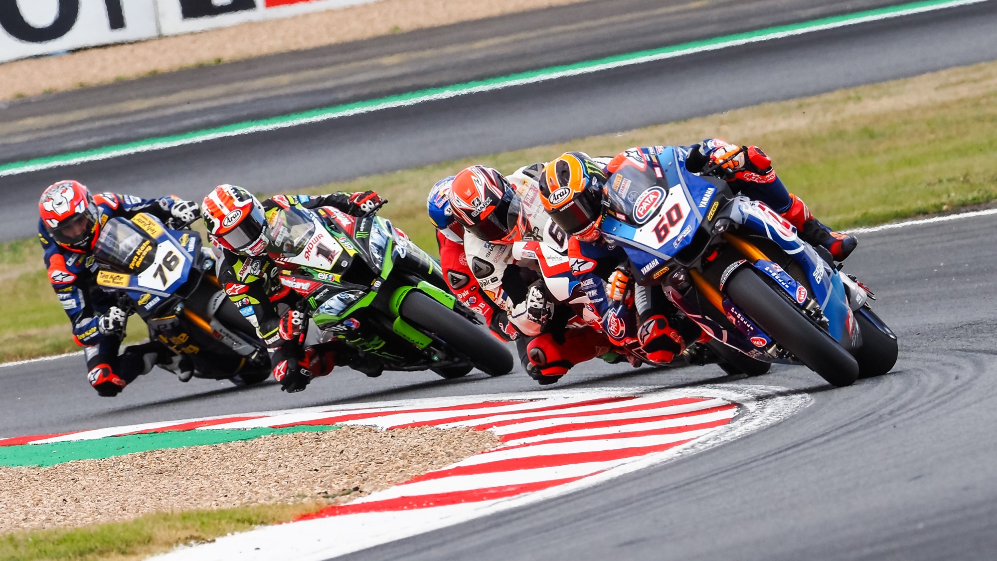 Close racing action illustrating the Race 1 battle