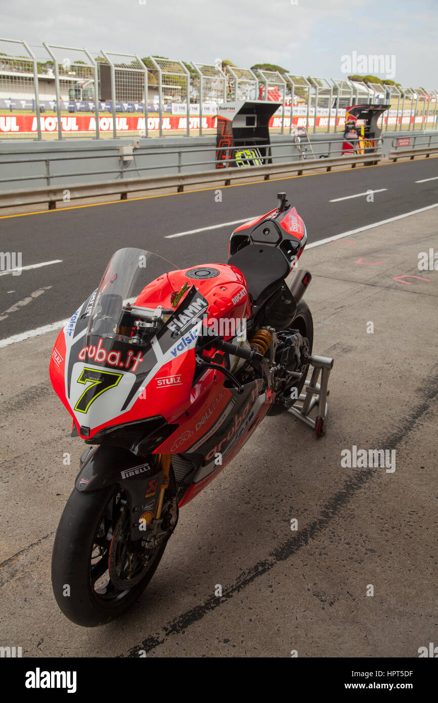 Superpole qualifying atmosphere in the paddock or pit lane