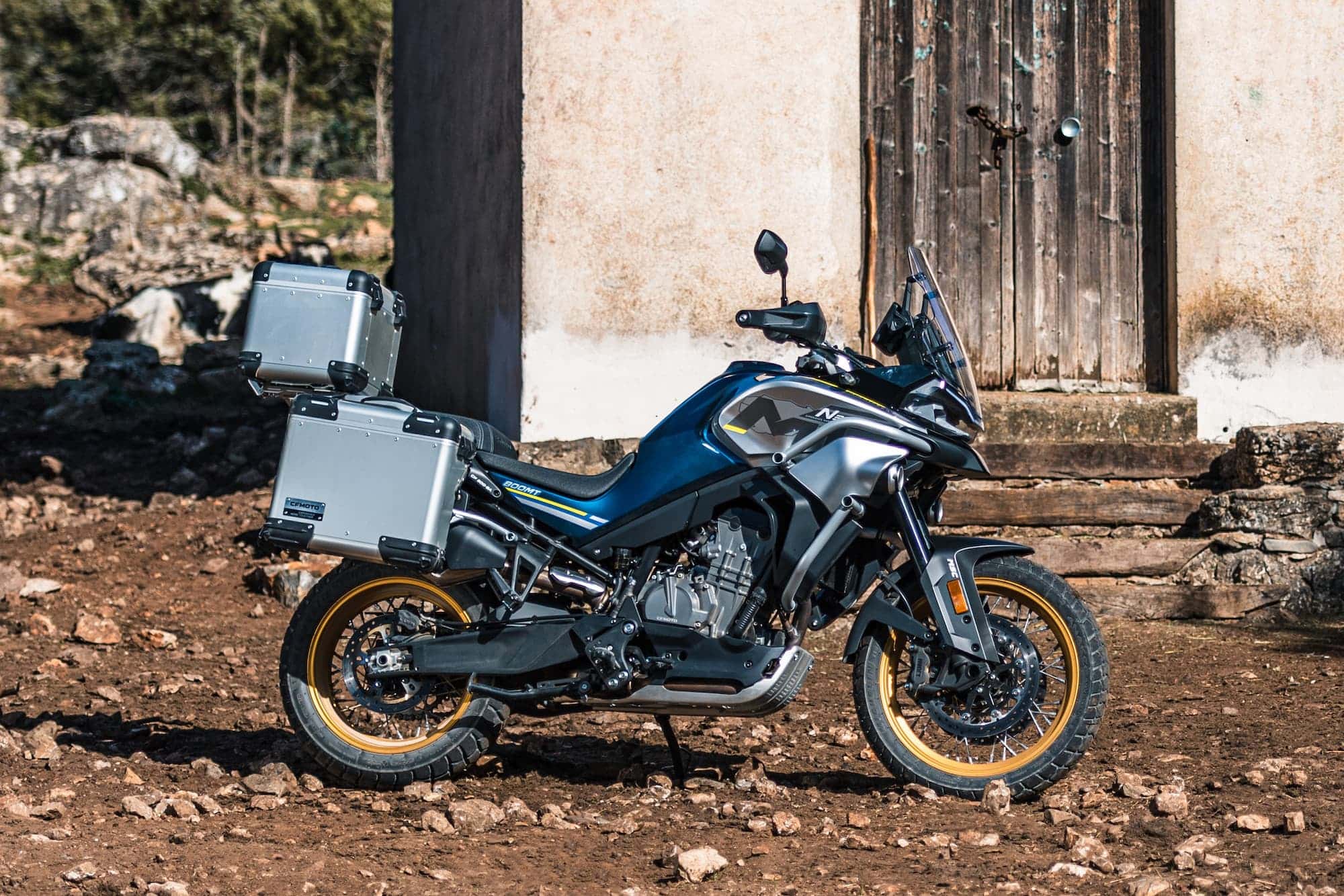 Comparison context image showing mid-range adventure touring competitors
