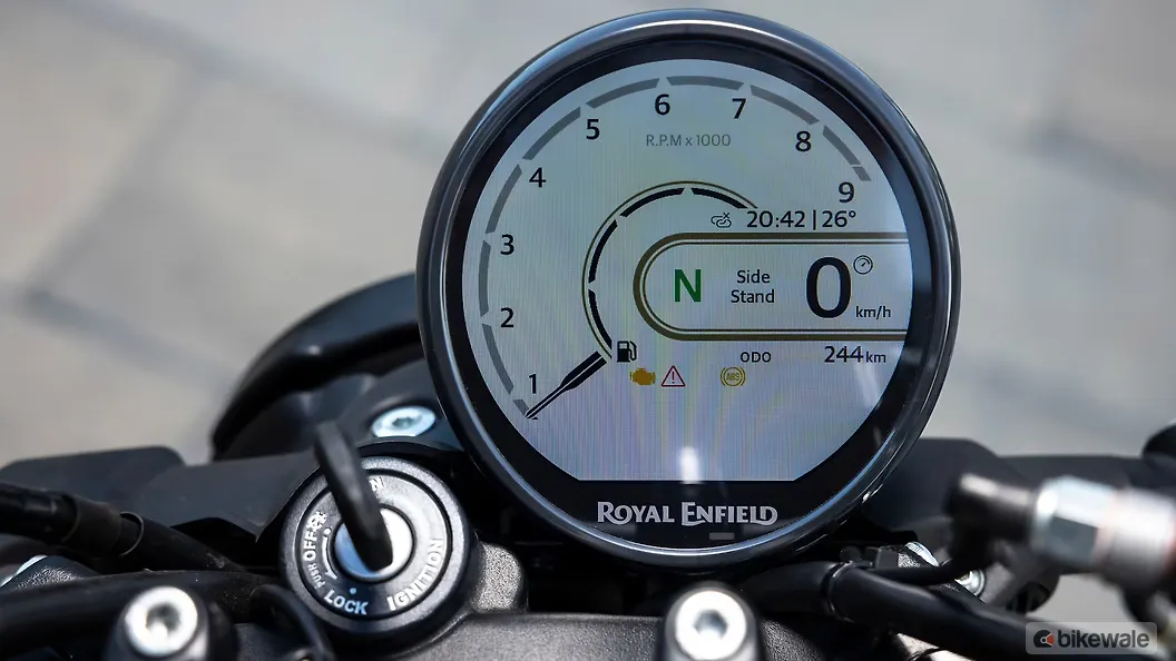 Close-up of the round TFT display and handlebar controls