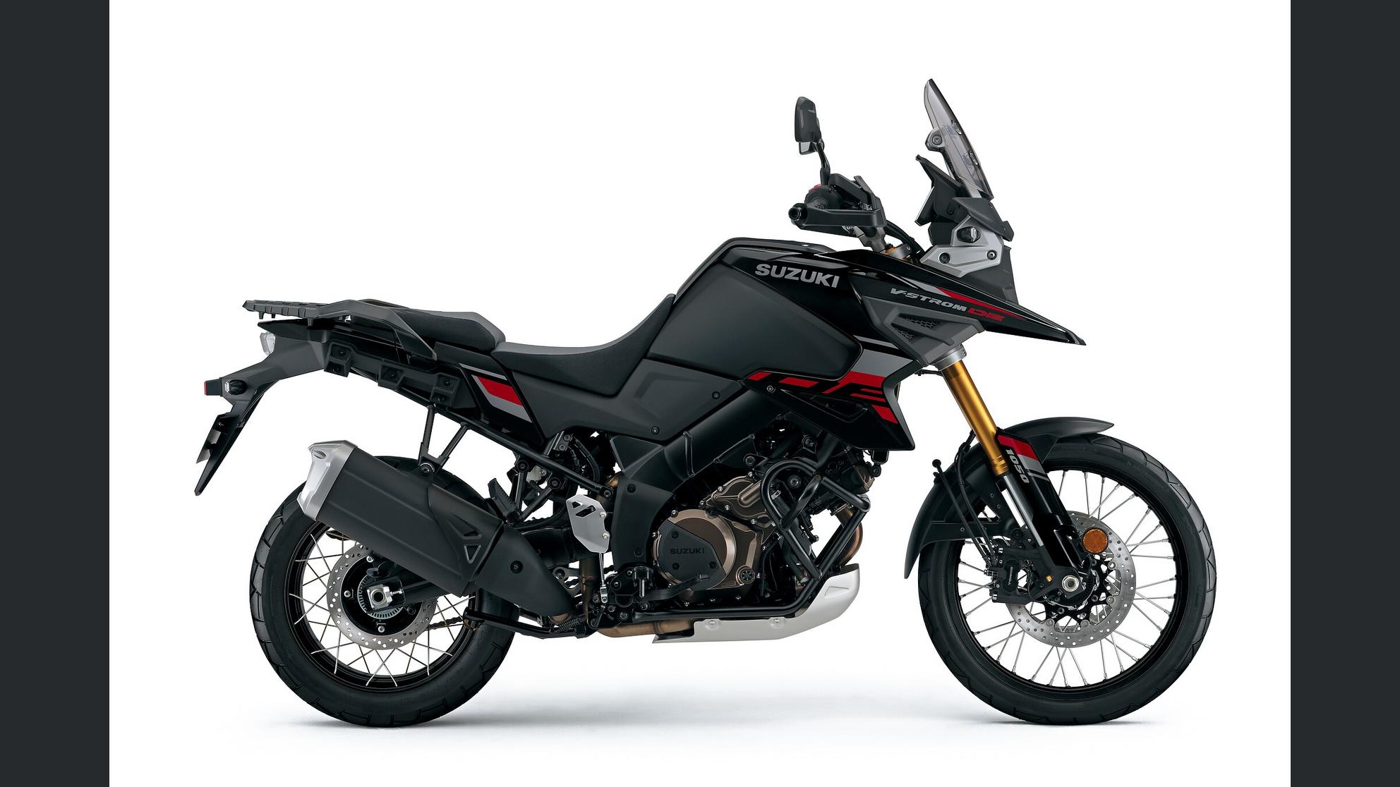 First Ride Review: Suzuki V-Strom 1050DE 2026 — We Spent Six Days on Dirt and Tarmac to See If It Finally Challenges the GS and Africa Twin