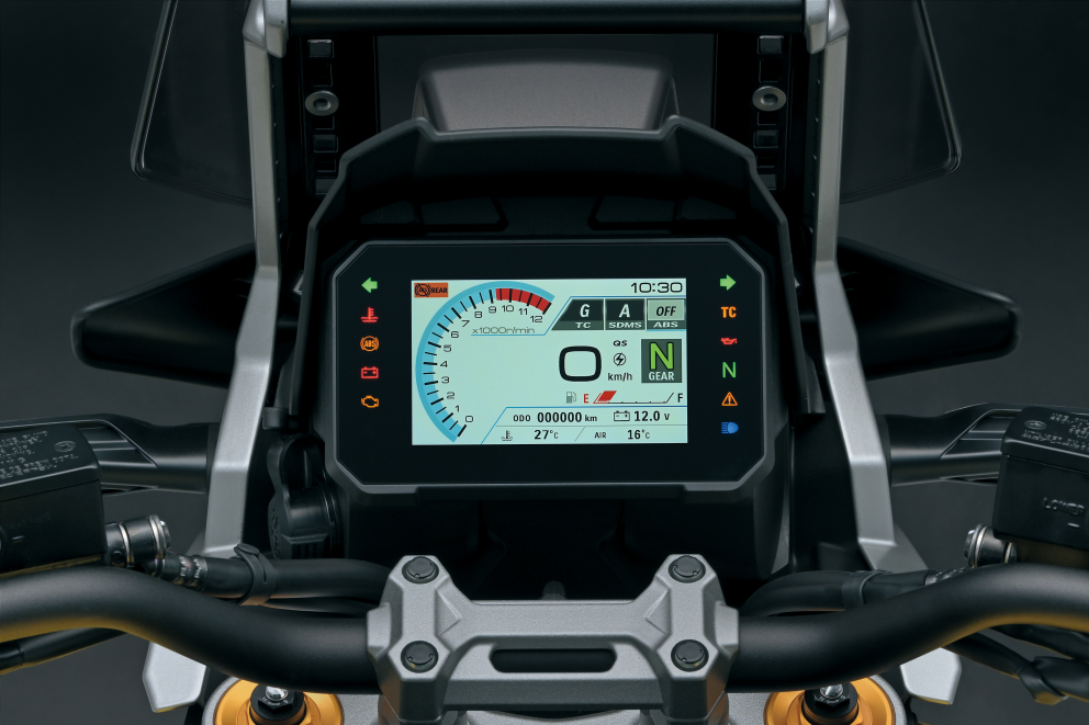 Close-up of the new TFT instrument cluster and controls