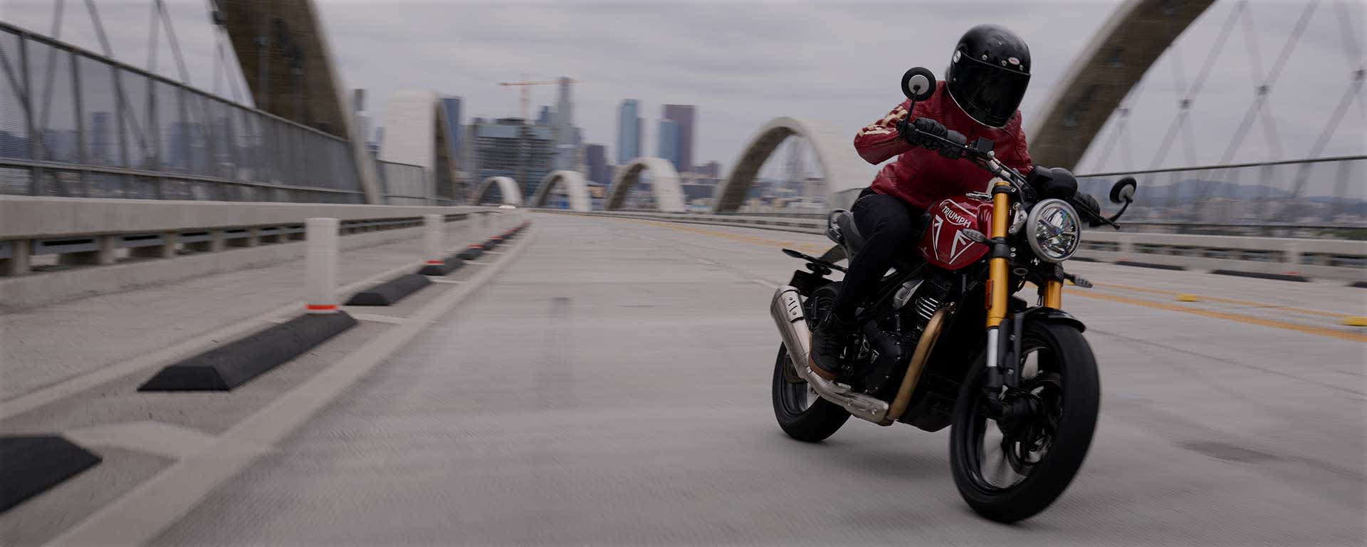 Rider on Speed 400 navigating city traffic