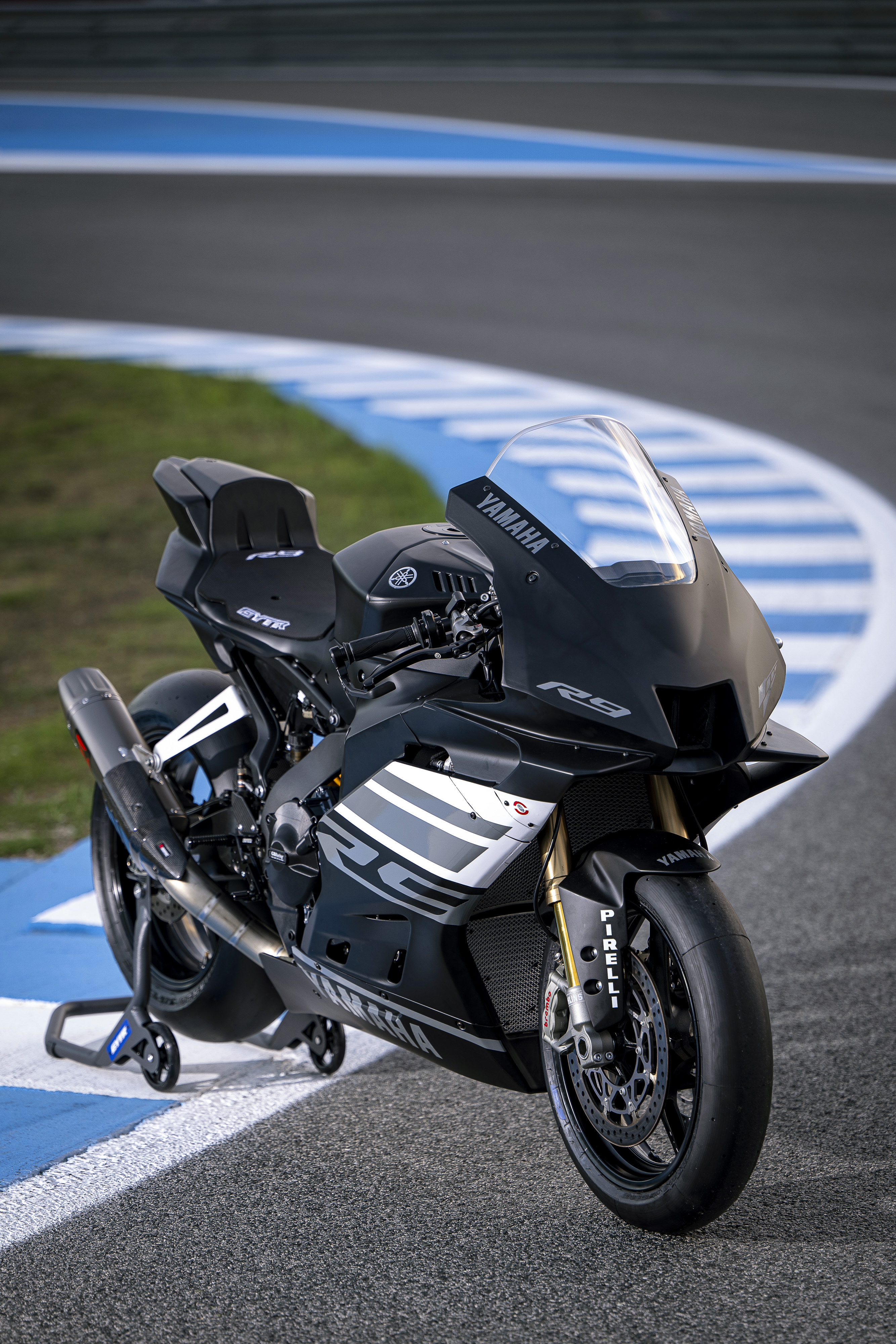 Image of the Yamaha R9 on a racetrack