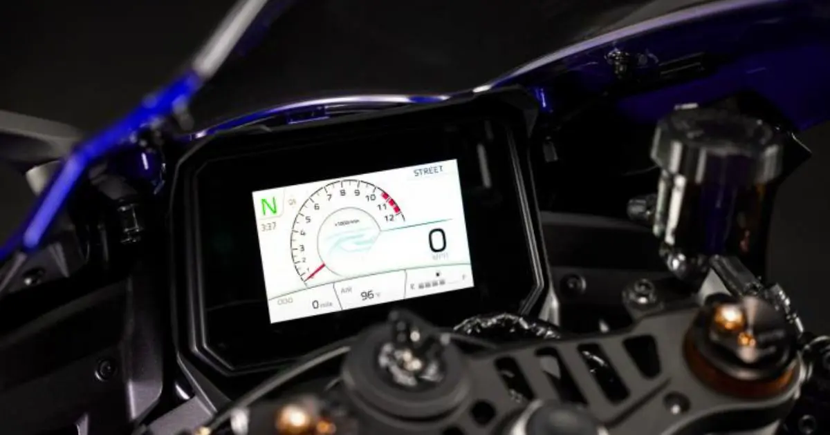 Image of the cockpit and controls of the Yamaha R9