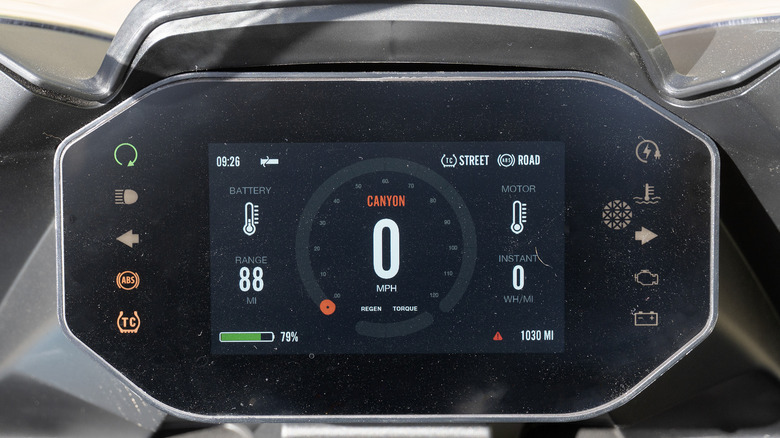 Close-up of the SR/S TFT instrument cluster