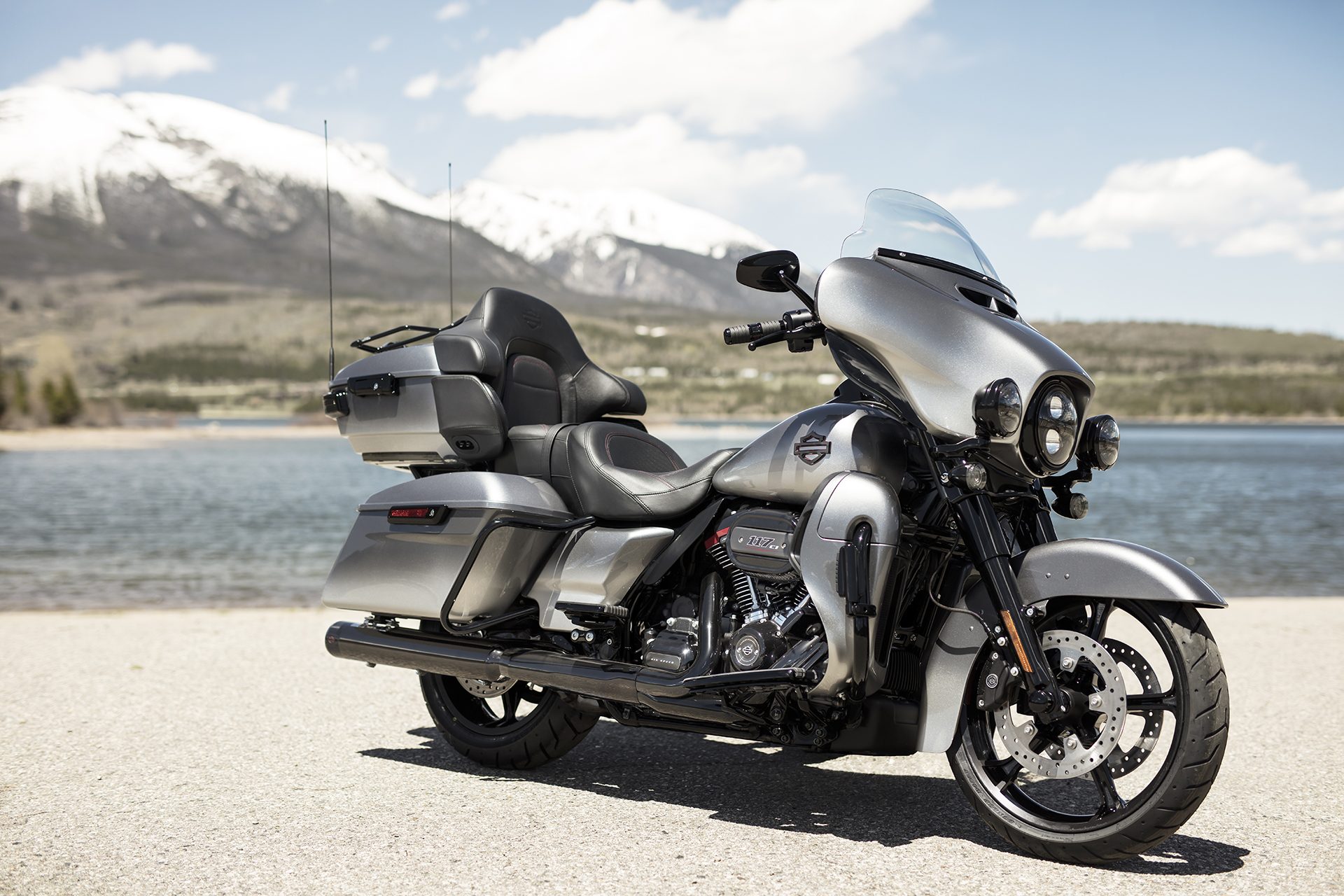 Side profile of a fully loaded Road Glide Ultra to represent the Touring platform