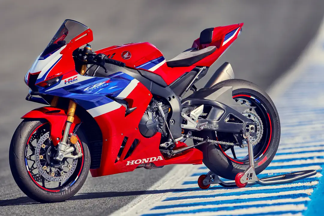Hero image — Fireblade SP in tricolor livery, dynamic or studio shot