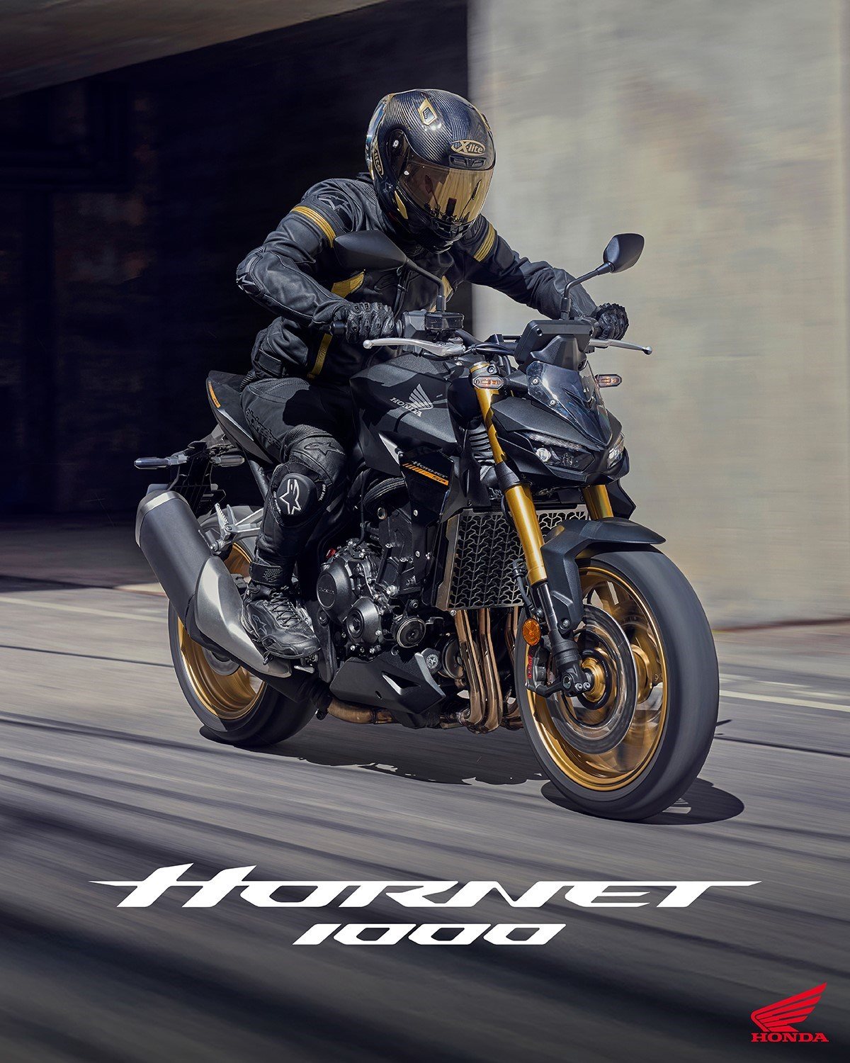 Hero/featured image — front three-quarter studio shot of the 2027 CB1000 Hornet