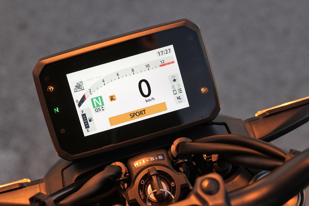 Detail shot of the 5-inch TFT cockpit and instruments