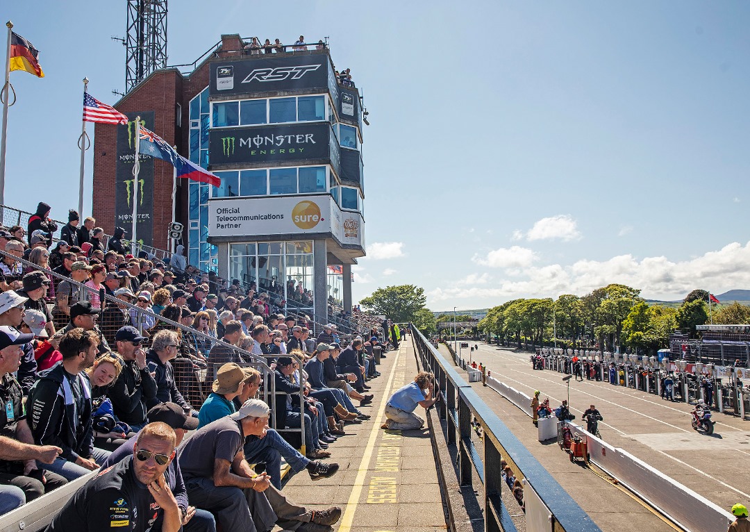 Crowd and atmosphere shot for the closing section