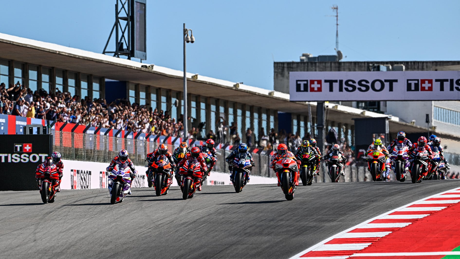 Race start moment with full grid on track