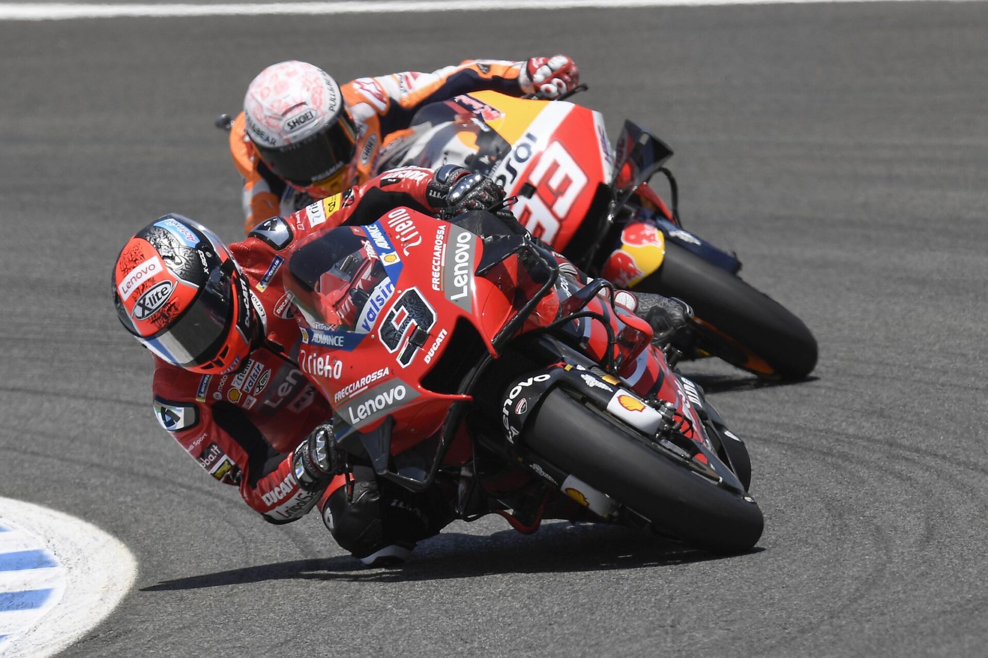 Close racing action image for race results section