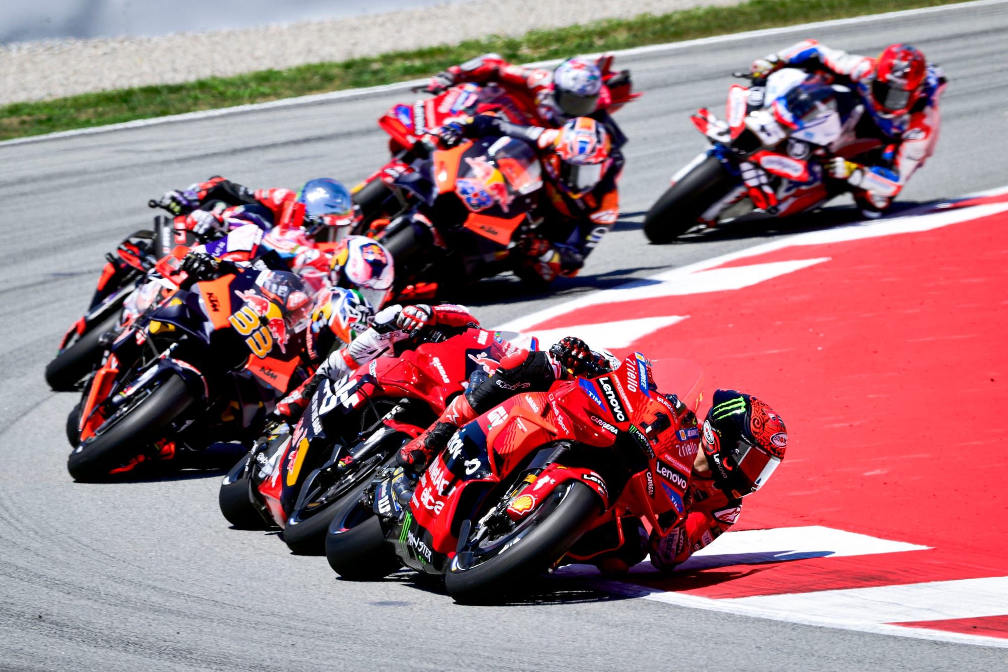 Two riders side by side to illustrate the championship showdown preview