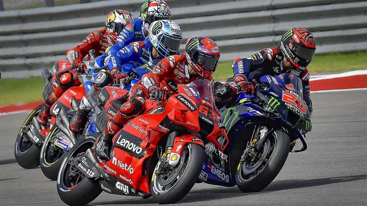 Sprint race action image for the Saturday Sprint Race section