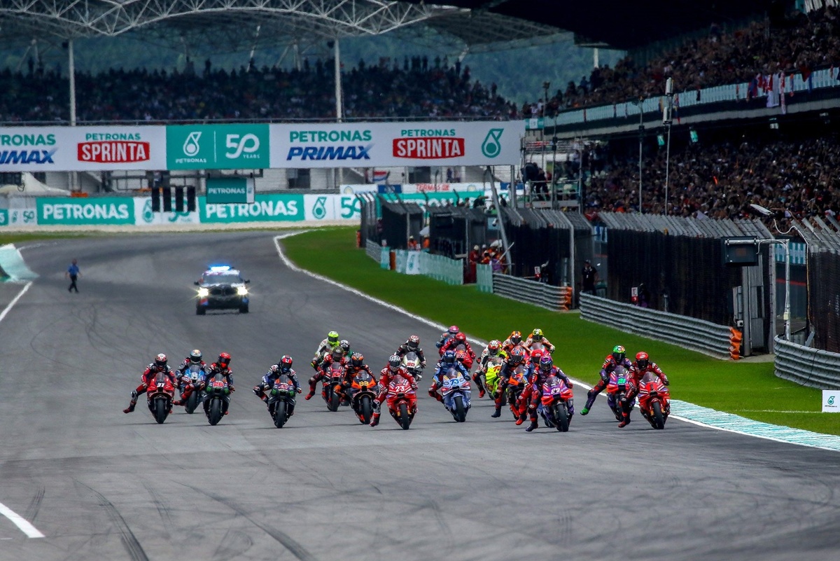 Image of MotoGP race start for grid and race day section