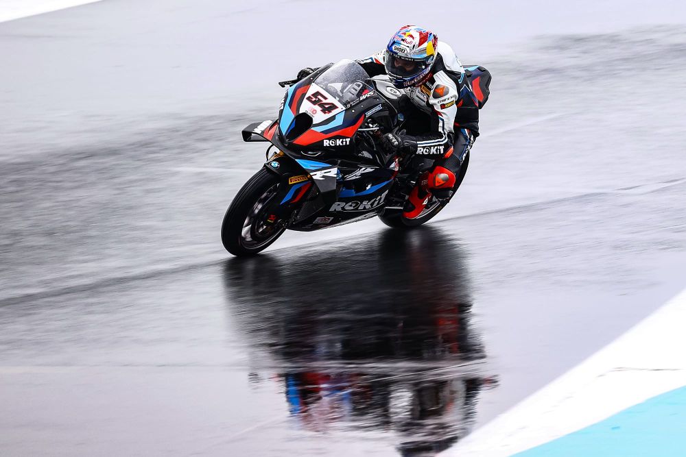 Graphic or pit lane image to accompany standings section