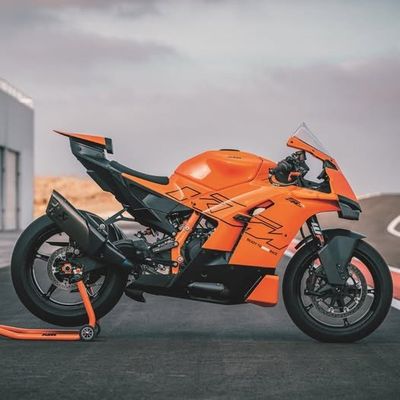 Exploring the KTM RC990R: Features and Specs