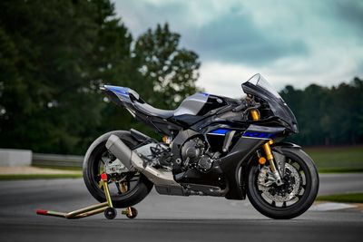 Yamaha Officially Confirms 2028 R1M Revival: Full Specs, Carbon Fiber Package, and Global Launch Date Announced