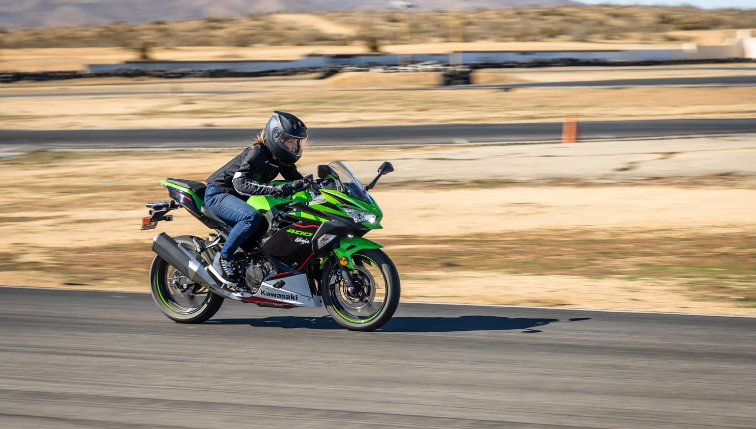 Kawasaki Ninja 400 in action
