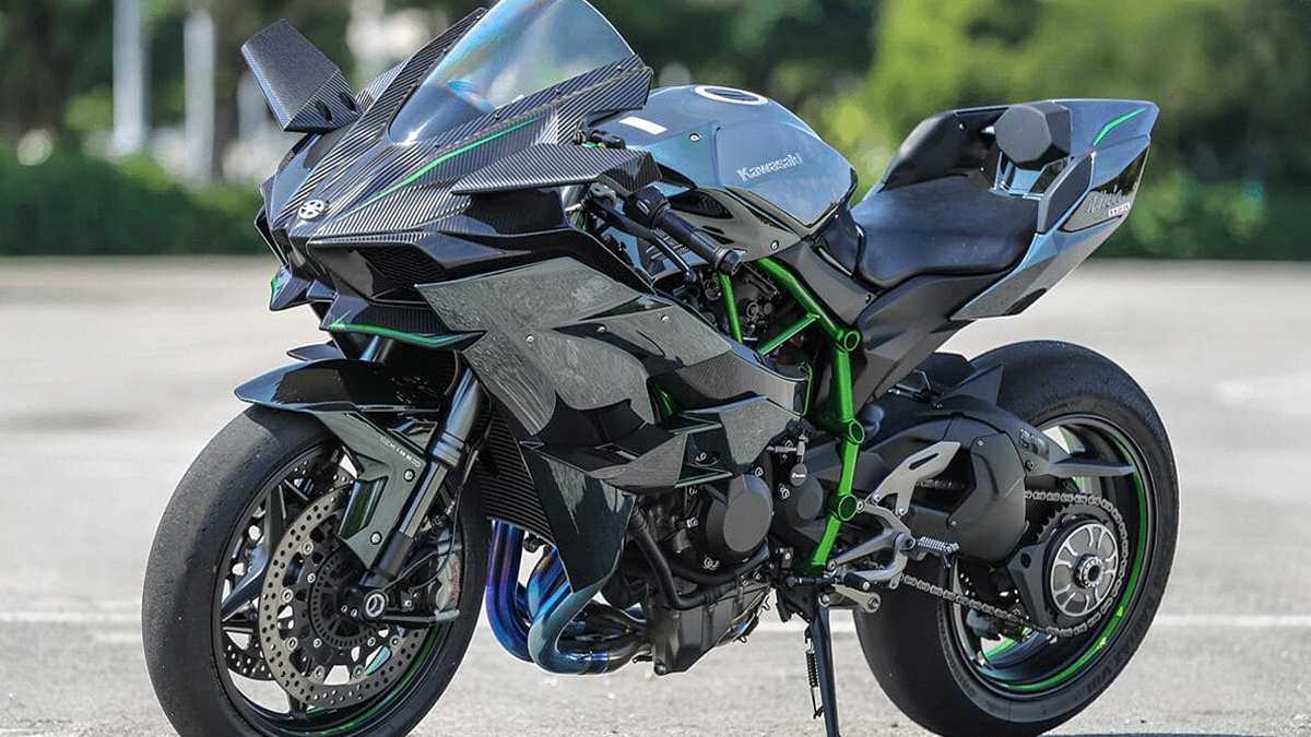 Kawasaki H2R on track at speed