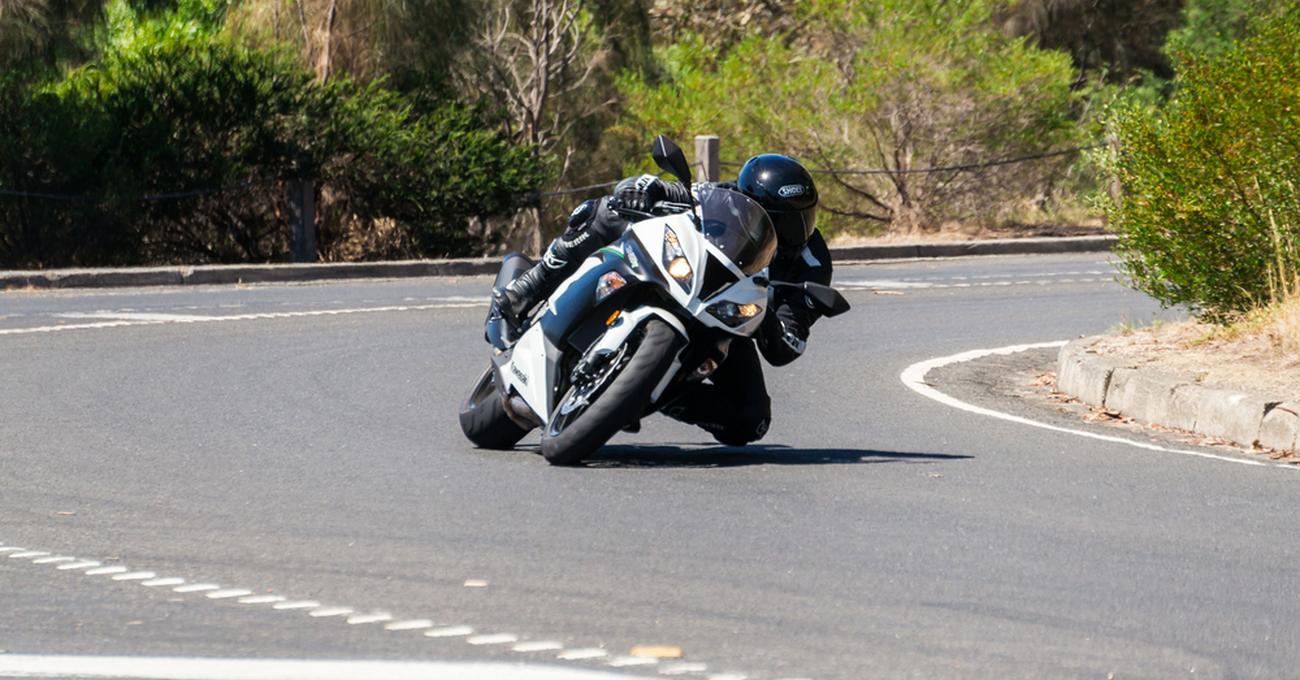 Dynamic cornering image for the handling section