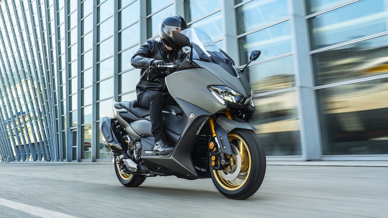 Hero image of the new 2028 Yamaha TMAX 600 Tech Max