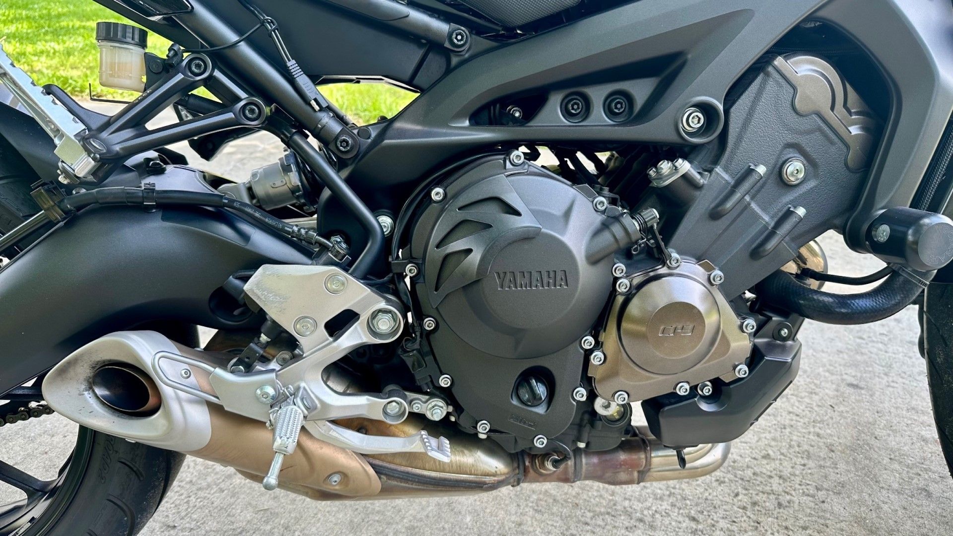 Hero image — the new Ténéré 900 in Rally Blue colourway on a desert trail