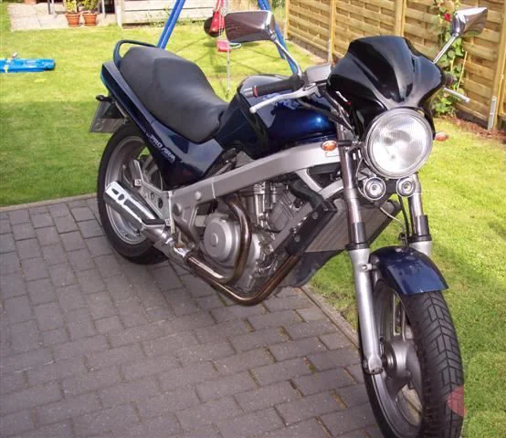Honda NTV 650 Revere (reduced effect)